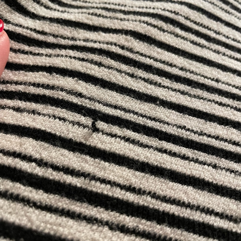 Black and white striped Sweaterlike top - Picture 10 of 11